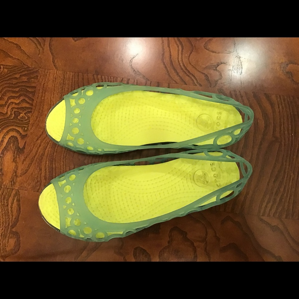 girl’s crocs slippers